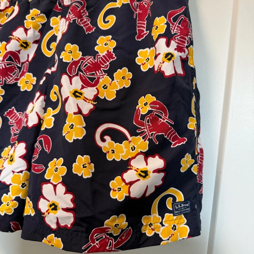 L.L. Bean Mens Swim Trunks Shorts Lobster Hibiscus Floral Print Novelty Vacation